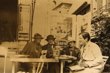 Agnes Goodsir (left) and Rachel Dunn (aka Cherry) (second from left) at Valerie en Caix, c. 1930 photographer unknown