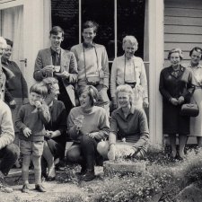 Trumble and Borthwick families (Mum front right, Angus smallest), ca. 1968