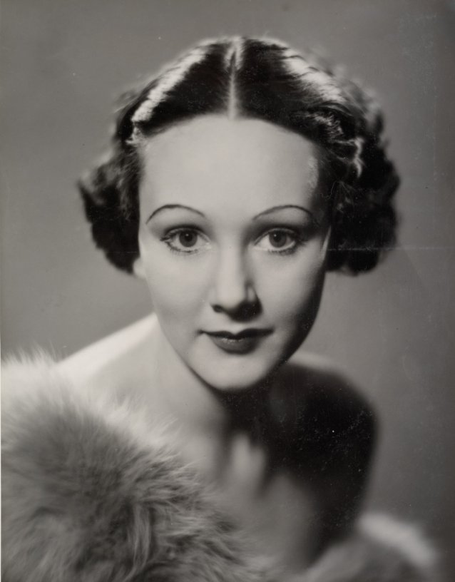 Margot Rhys, 1935