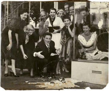 The Mirka Café (now Bistrot Balzac) 1954
(Frenchman Jean Sablon opens Mirka Café, with Mirka Mora centre in dark dress, with friends and Athol Shmith’s wife Bambi in the window)