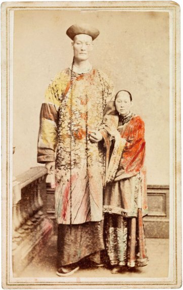 Chang the Chinese giant with his wife Kin Foo