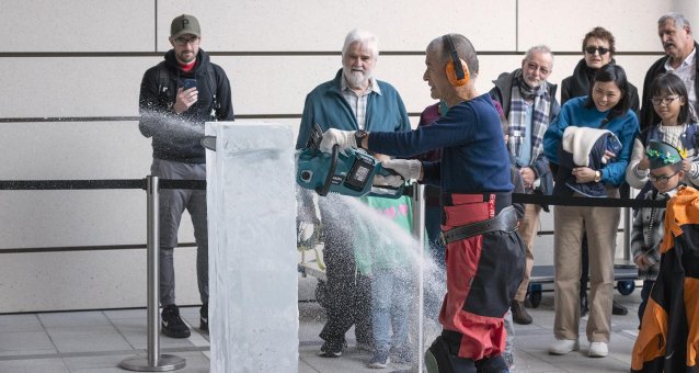 Kenji Ogawa sculpting ice with a chainsaw