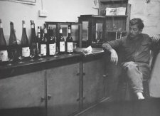 Cyril Henschke in his tasting room at Keyneton