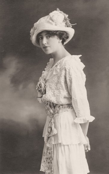 Hilda Rix, c. 1910 unknown photographer