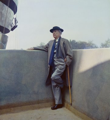 Frank Lloyd Wright visits the museum site in January 1959 for the last time William Short