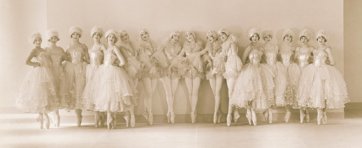 Albertina Rasch Dancers, by Florence Vandamm, 1927 publ. April 1927.
Credit: Courtesy Condé Nast Archive