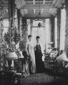 Queen Alexandra and Dowager Empress Marie Feodorovna of Russia, Hvidore, circa 1908 by Mary Steen