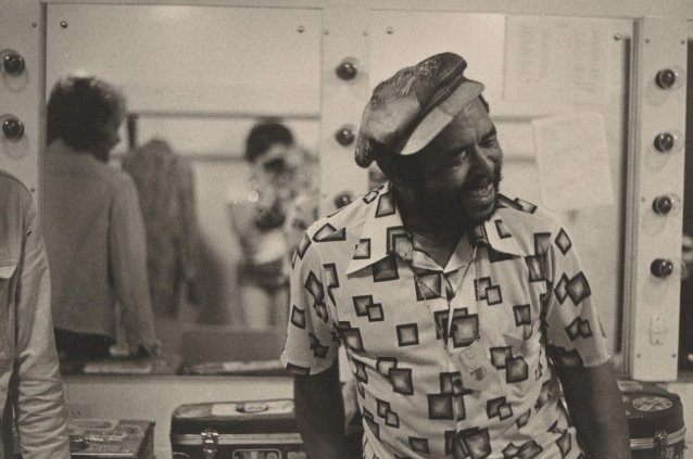 Brownie McGhee backstage, 1975