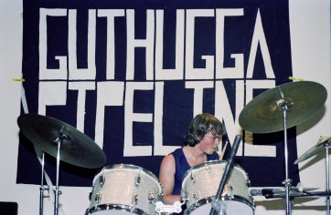 Guthugga Pipeline, Christmas Show, upstairs, The (old) Griffin Centre, Civic, 22 December 1979, Wayne Millar (drums) 'pling