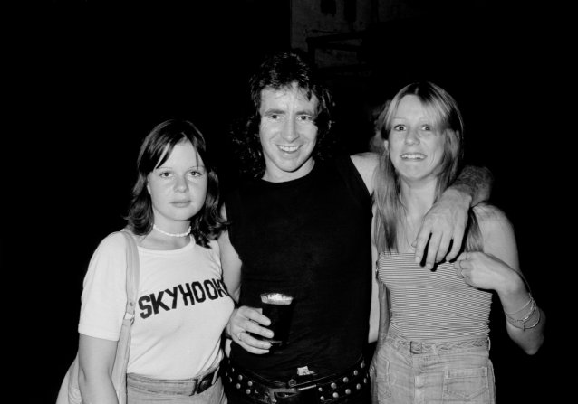 Bon Scott,  AC/DC with fans, 1977